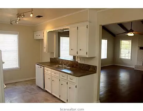 2905 Oakside Dr, Bryan, TX 77802 photo 8