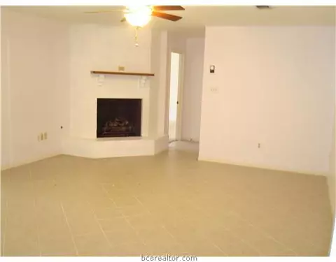 802 Avondale Ave, Bryan, TX 77802 photo 3