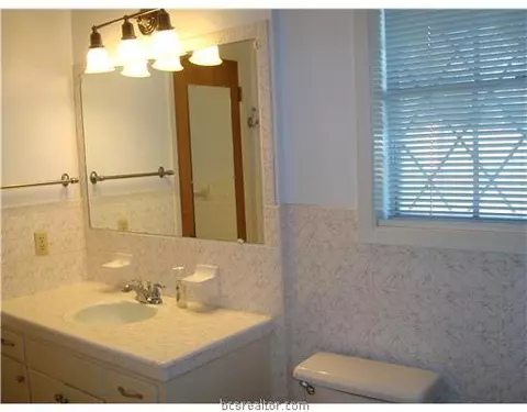 802 Avondale Ave, Bryan, TX 77802 photo 11