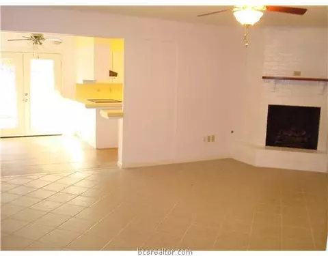 802 Avondale Ave, Bryan, TX 77802 photo 2