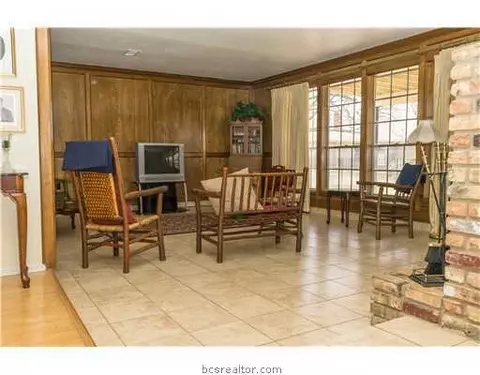 2705 Pinehurst Cir, Bryan, TX 77802 photo 2