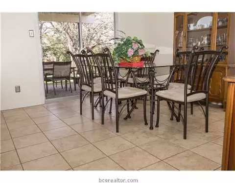 2705 Pinehurst Cir, Bryan, TX 77802 photo 9