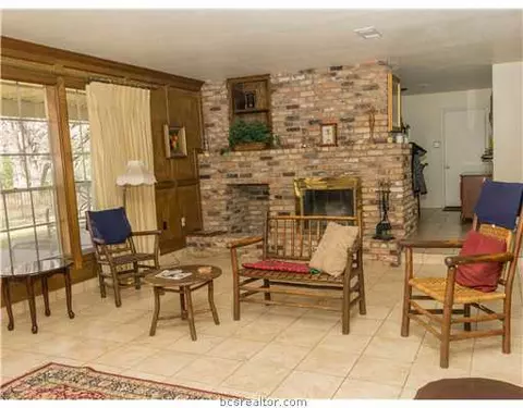 2705 Pinehurst Cir, Bryan, TX 77802 photo 3