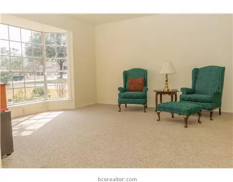 2705 Pinehurst Cir, Bryan, TX 77802 photo 4