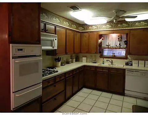 903 Cedar Cir, Bryan, TX 77803 photo 6