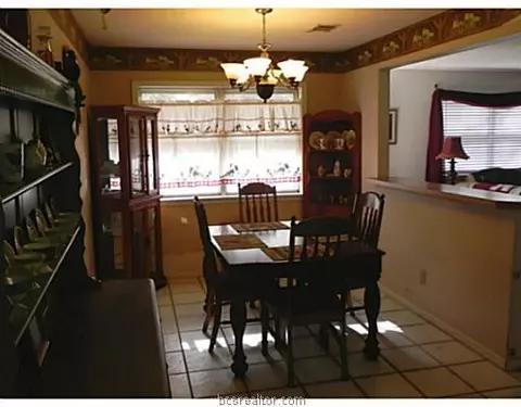 903 Cedar Cir, Bryan, TX 77803 photo 5