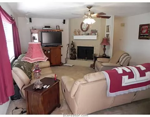 903 Cedar Cir, Bryan, TX 77803 photo 2