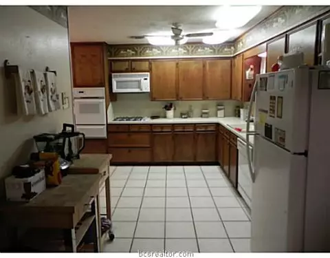 903 Cedar Cir, Bryan, TX 77803 photo 3
