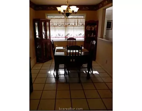 903 Cedar Cir, Bryan, TX 77803 photo 14