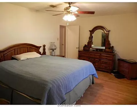 903 Cedar Cir, Bryan, TX 77803 photo 8