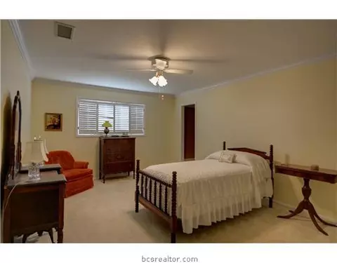 2707 Pinehurst Cir, Bryan, TX 77802 photo 8