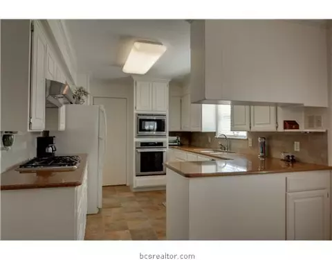 2707 Pinehurst Cir, Bryan, TX 77802 photo 5