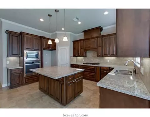 3325 Covington Ct, Bryan, TX 77808 photo 9