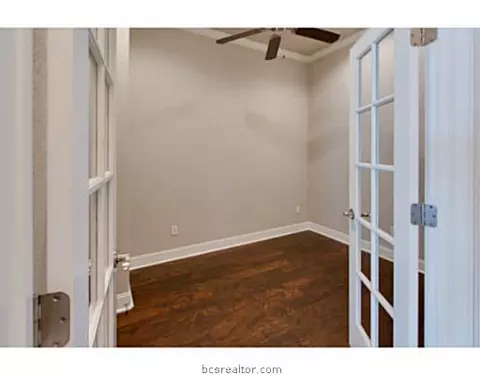 3325 Covington Ct, Bryan, TX 77808 photo 2