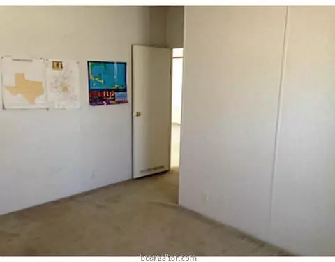 900 Deer Hill Dr, Bryan, TX 77807 photo 9