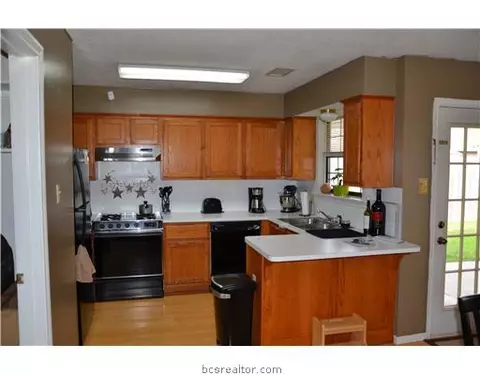 4607 Brompton, Bryan, TX 77802 photo 2