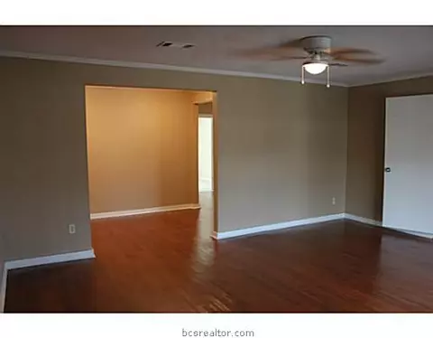 1405 E 29th St, Bryan, TX 77802 photo 2