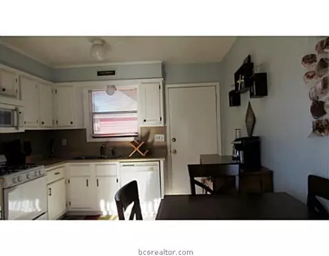 809 Blanco Ln, Bryan, TX 77801 photo 5