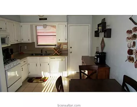 809 Blanco Ln, Bryan, TX 77801 photo 4