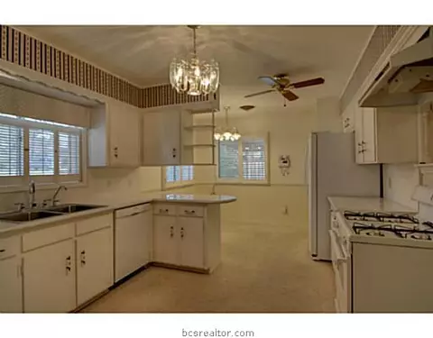 208 Greenway Dr, Bryan, TX 77801 photo 8