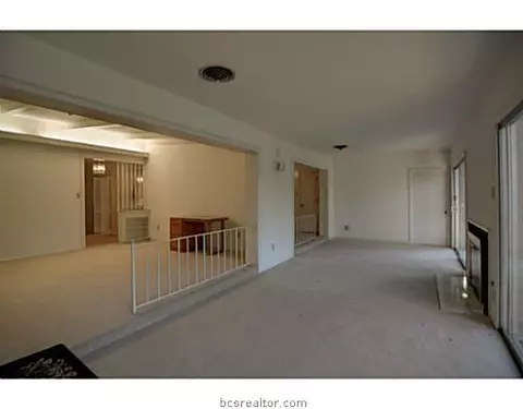 208 Greenway Dr, Bryan, TX 77801 photo 11