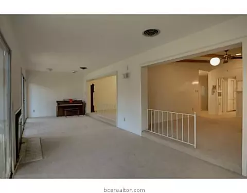 208 Greenway Dr, Bryan, TX 77801 photo 10