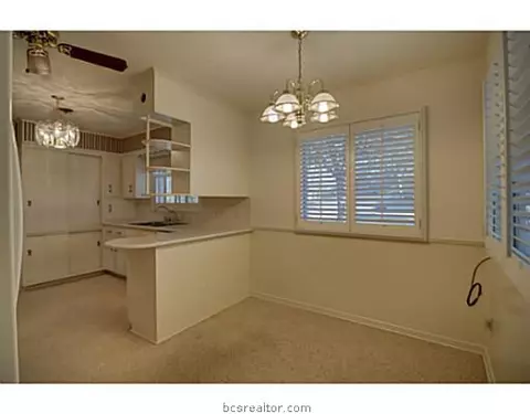 208 Greenway Dr, Bryan, TX 77801 photo 6