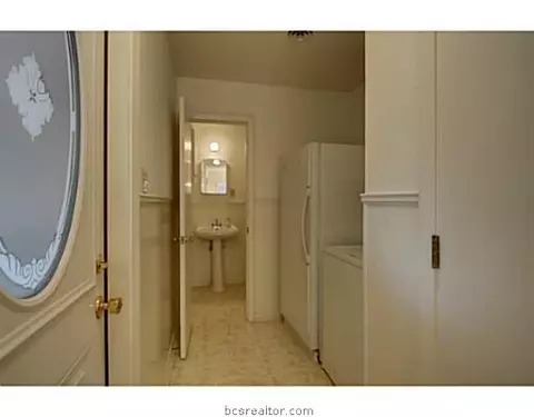 208 Greenway Dr, Bryan, TX 77801 photo 9