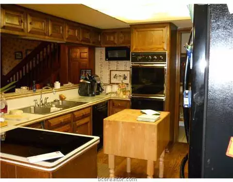 2500 Oak Cir, Bryan, TX 77802 photo 5