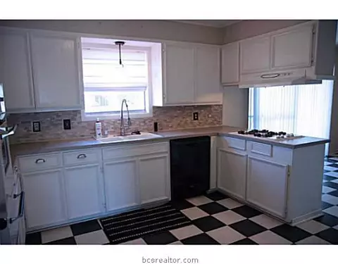 201 Redbud St, Bryan, TX 77801 photo 5