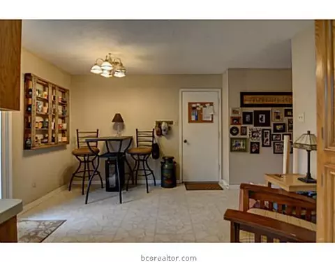 4208 Cheyenne, Bryan, TX 77802 photo 5
