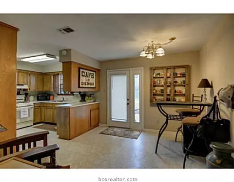 4208 Cheyenne, Bryan, TX 77802 photo 3