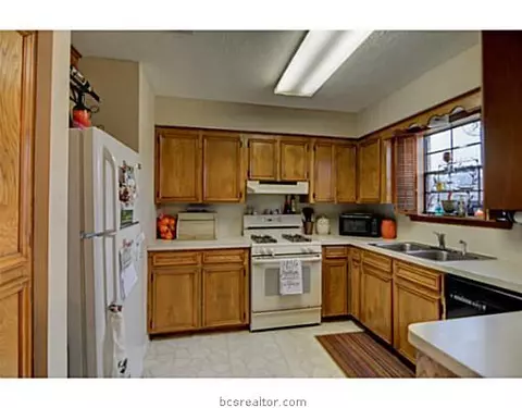 4208 Cheyenne, Bryan, TX 77802 photo 4