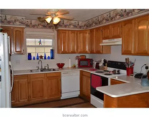703 Chadley Ct, Bryan, TX 77803 photo 2