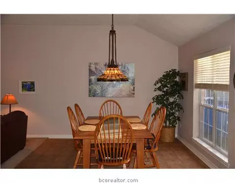 703 Chadley Ct, Bryan, TX 77803 photo 4