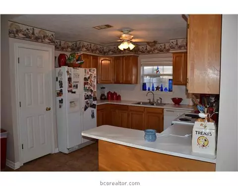 703 Chadley Ct, Bryan, TX 77803 photo 3