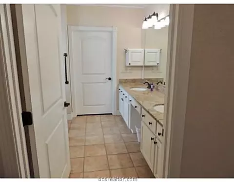 1915 Debbie Dr, Bryan, TX 77802 photo 8