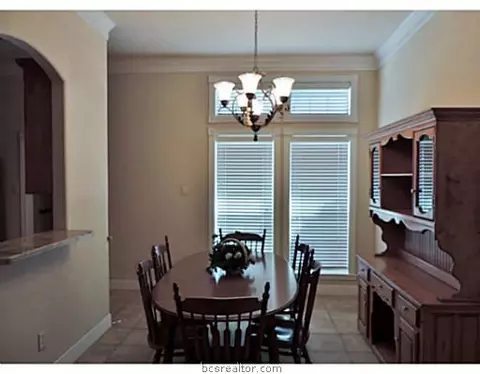 1915 Debbie Dr, Bryan, TX 77802 photo 5