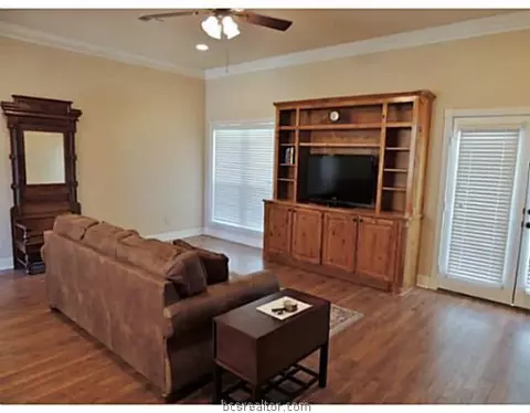1915 Debbie Dr, Bryan, TX 77802 photo 3