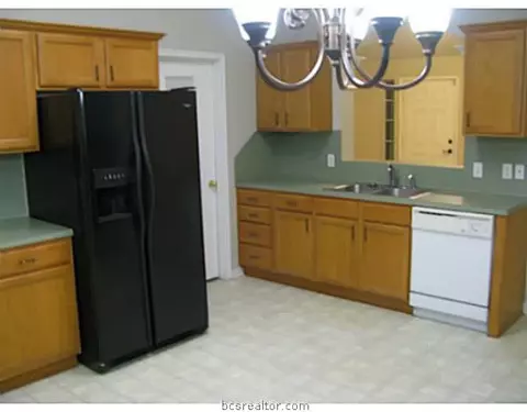 2903 Elise Ln, Bryan, TX 77802 photo 2
