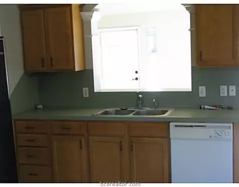 2903 Elise Ln, Bryan, TX 77802 photo 4