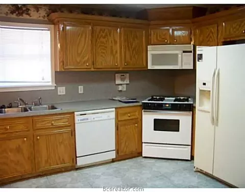 914 E 27th St, Bryan, TX 77803 photo 4