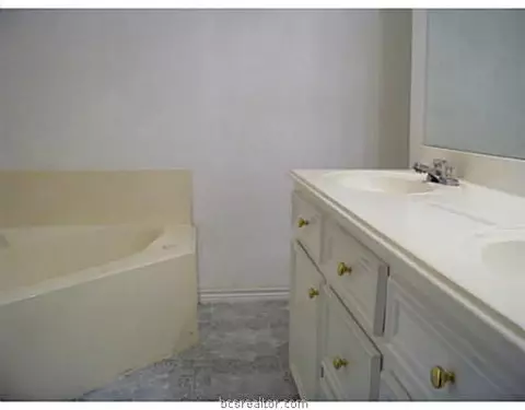 914 E 27th St, Bryan, TX 77803 photo 8