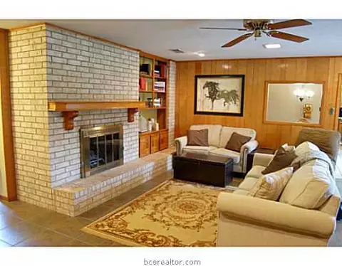 4301 Apache Ct, Bryan, TX 77802 photo 4