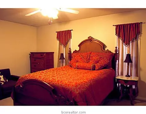 4301 Apache Ct, Bryan, TX 77802 photo 8