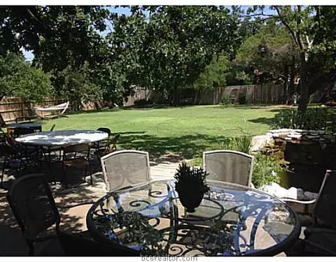 4301 Apache Ct, Bryan, TX 77802 photo 2