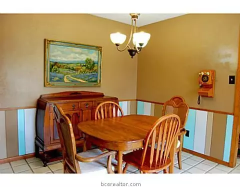 4301 Apache Ct, Bryan, TX 77802 photo 6