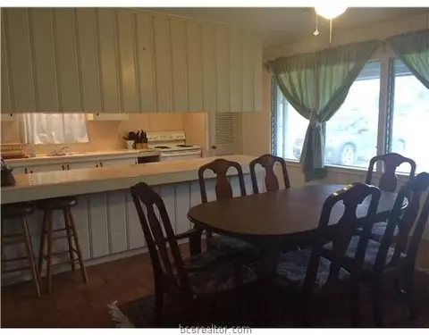 516 Helena St, Bryan, TX 77801 photo 3