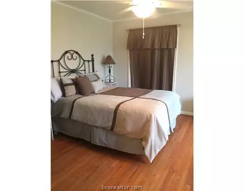 516 Helena St, Bryan, TX 77801 photo 6