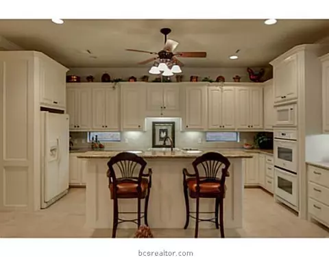 3910 Park Meadow Ln, Bryan, TX 77802 photo 13